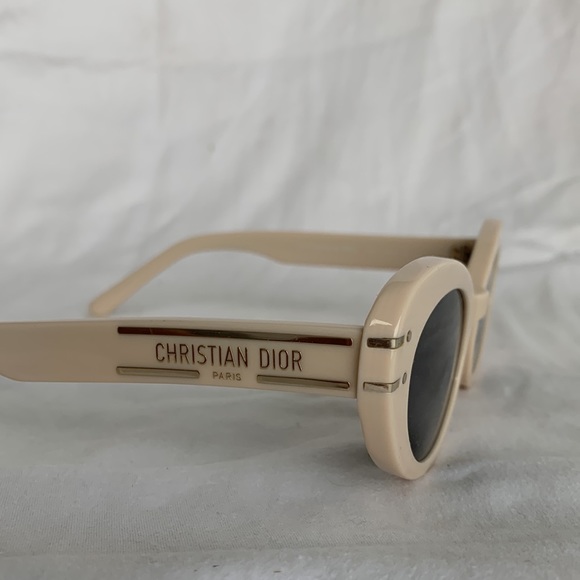 Christian Dior style sunglasses. White / beige / rosy cream colour - Picture 7 of 7